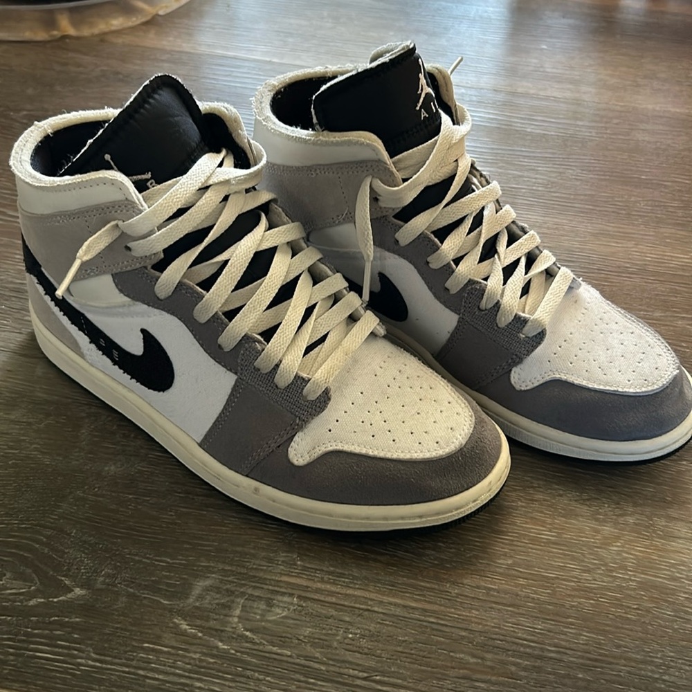 Nike Air Jordan 1 Mid SE Craft Shoes